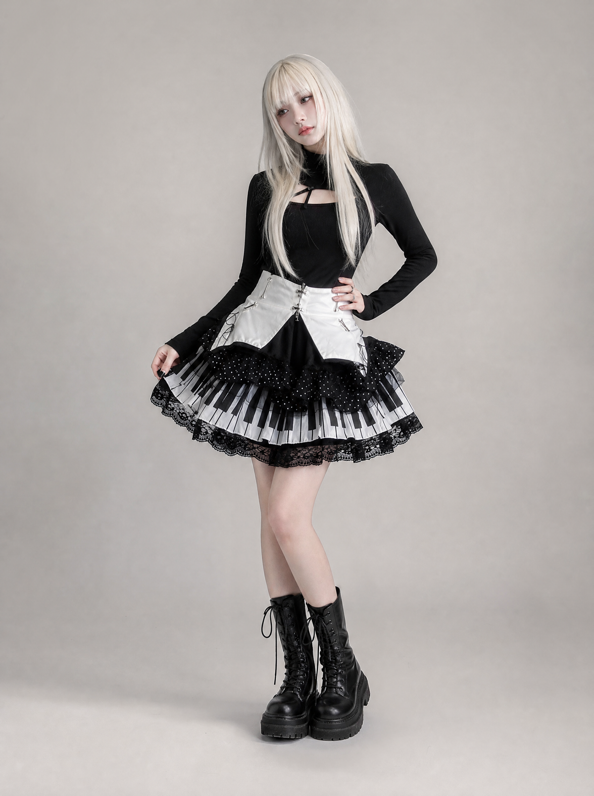 Worn by a Japanese female model: Harajuku Gothic Lolita Lace Skirt