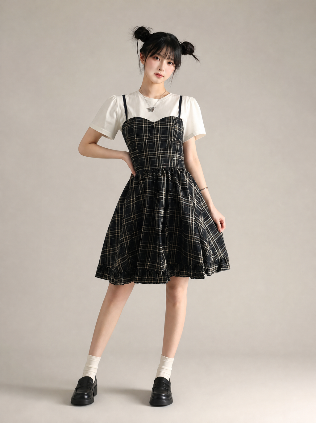 Worn by a Japanese female model: Lolita Fashion Day Dress