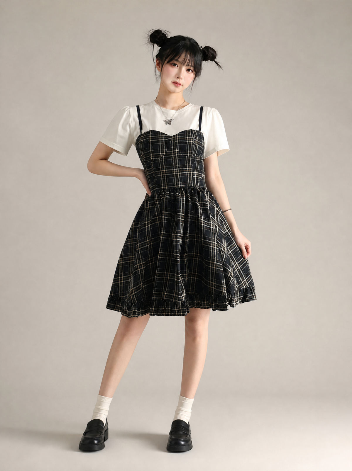 Worn by a Japanese female model: Lolita Fashion Day Dress