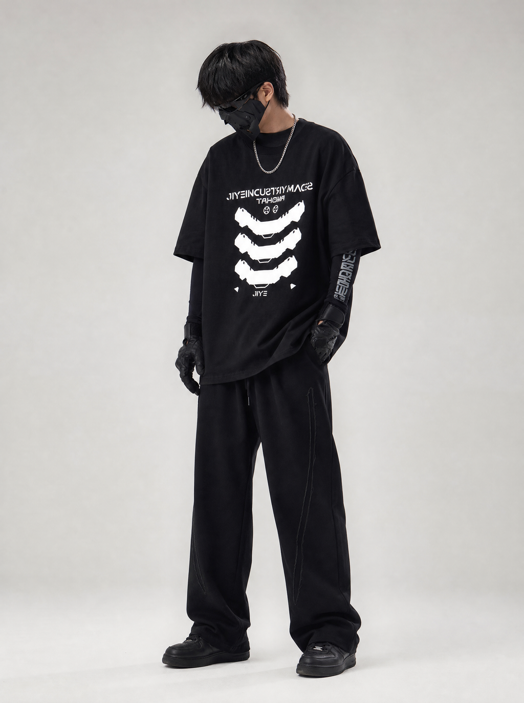 Worn by a Japanese male model: YET023 JX Core Tee
