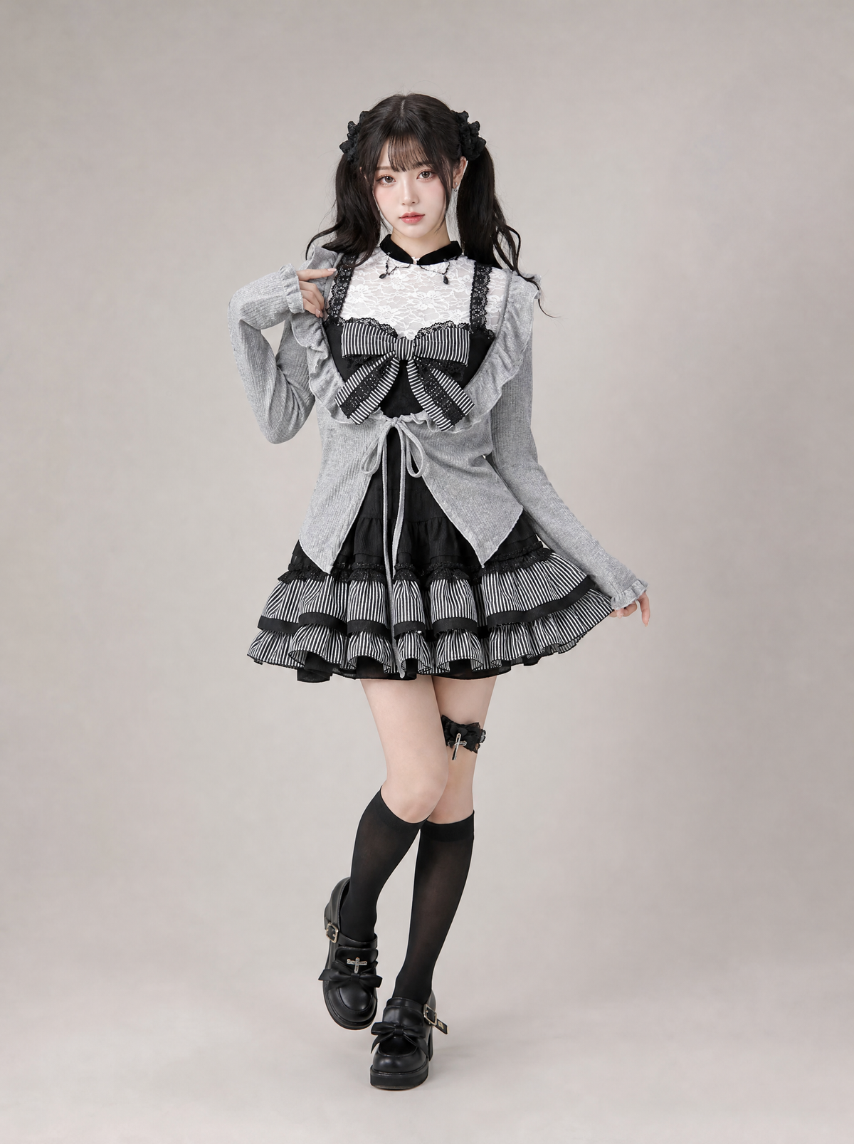 Worn by a Japanese female model: Sweet Lolita 3-Piece Set