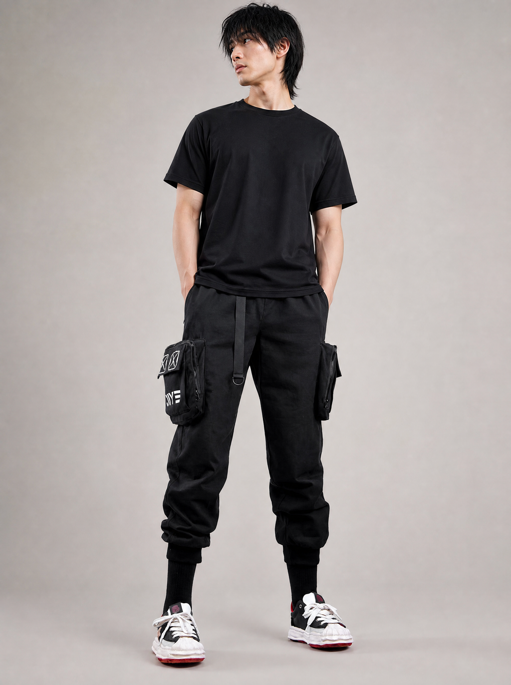Worn by a Japanese male model: HiP36 I-Tech Tactical Black Pants
